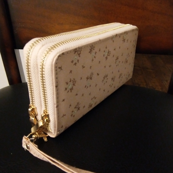 Floral wallet/wristlet - Picture 7 of 8